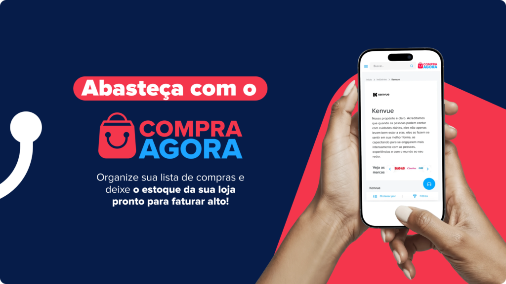 Mãos segurando um celular com o aplicativo do Compra Agora aberto, ao lado do texto: 'Abasteça com o Compra Agora e deixe o estoque pronto para faturar alto' 